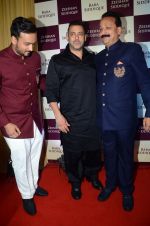 Salman Khan at Baba Siddique & Zeeshan Siddique